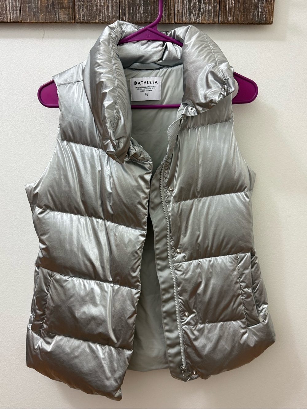 Athleta Metallic Silver Puffer Vest - Silver - Picture 3 of 9